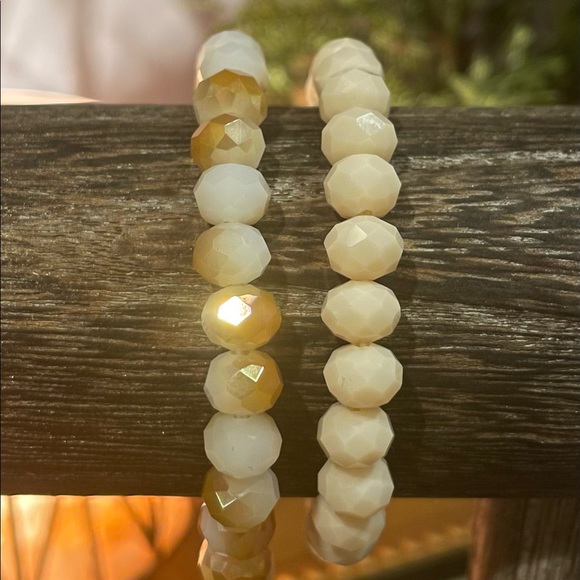✨2/$10 Wooden Bead Bracelet Set - Picture 6 of 7